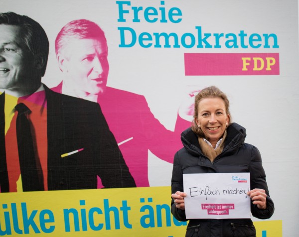 Landtagskandidatin Stefanie Knecht bei der Präsentation der FDP-Kampagne zur Landtagswahl 2016