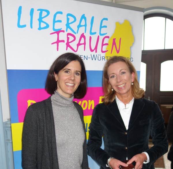 Stv. FDP-Bundesvorsitzende Katja Suding (links) mit Stefanie Knecht, Landtagskandidatin im WK 12, Ludwigsburg