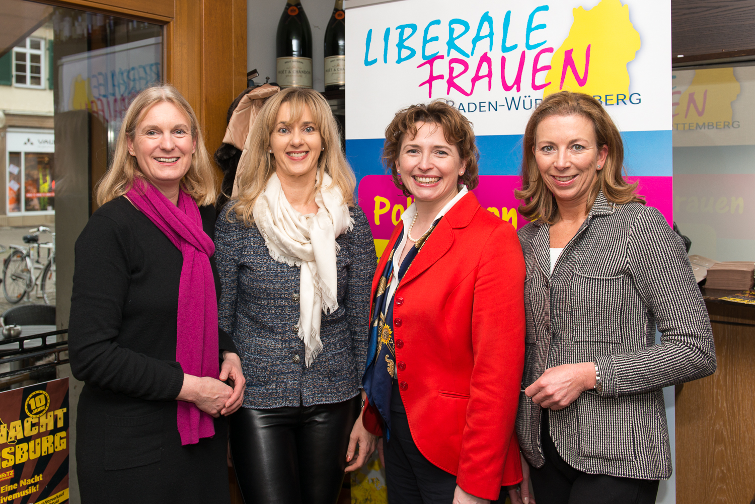 v.l.n.r.: FDP-Landtagskandidatin Stuttgart 3 Gabriele Heise, Renata Alt, Vorsitzende der Liberalen Frauen Bezirk Stuttgart, Bundesgeneralsekretärin der FDP Nicola Beer und die FDP-Landtagskandidatin Ludwigsburg Stefanie Knecht