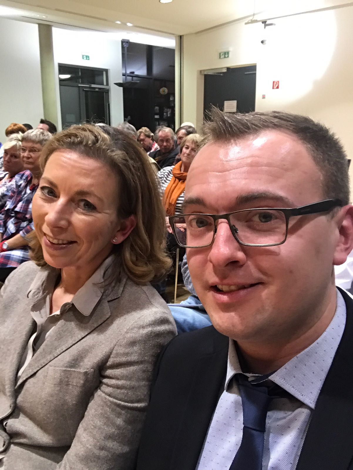 Stefanie Knecht und Marcel Distl bei der Diskussion AG A81