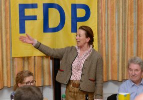 Stefanie Knecht beim Heringsessen der FDP Hemmingen