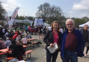 Stefanie Knecht und Dr. Horst Ludewig beim Lebenslauf Ditzingen