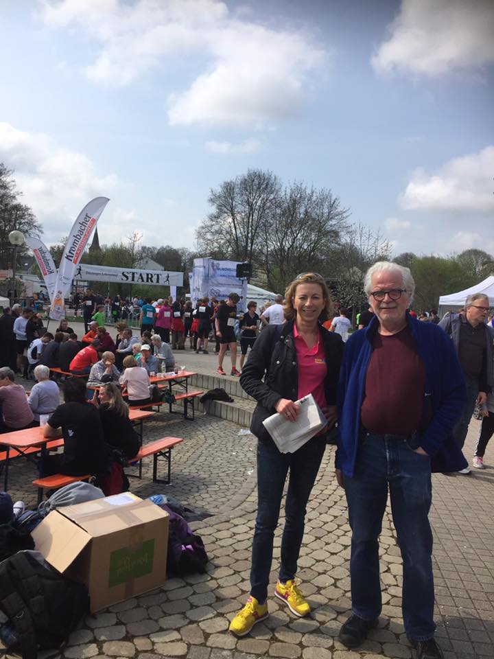 Stefanie Knecht und Dr. Horst Ludewig beim Lebenslauf Ditzingen