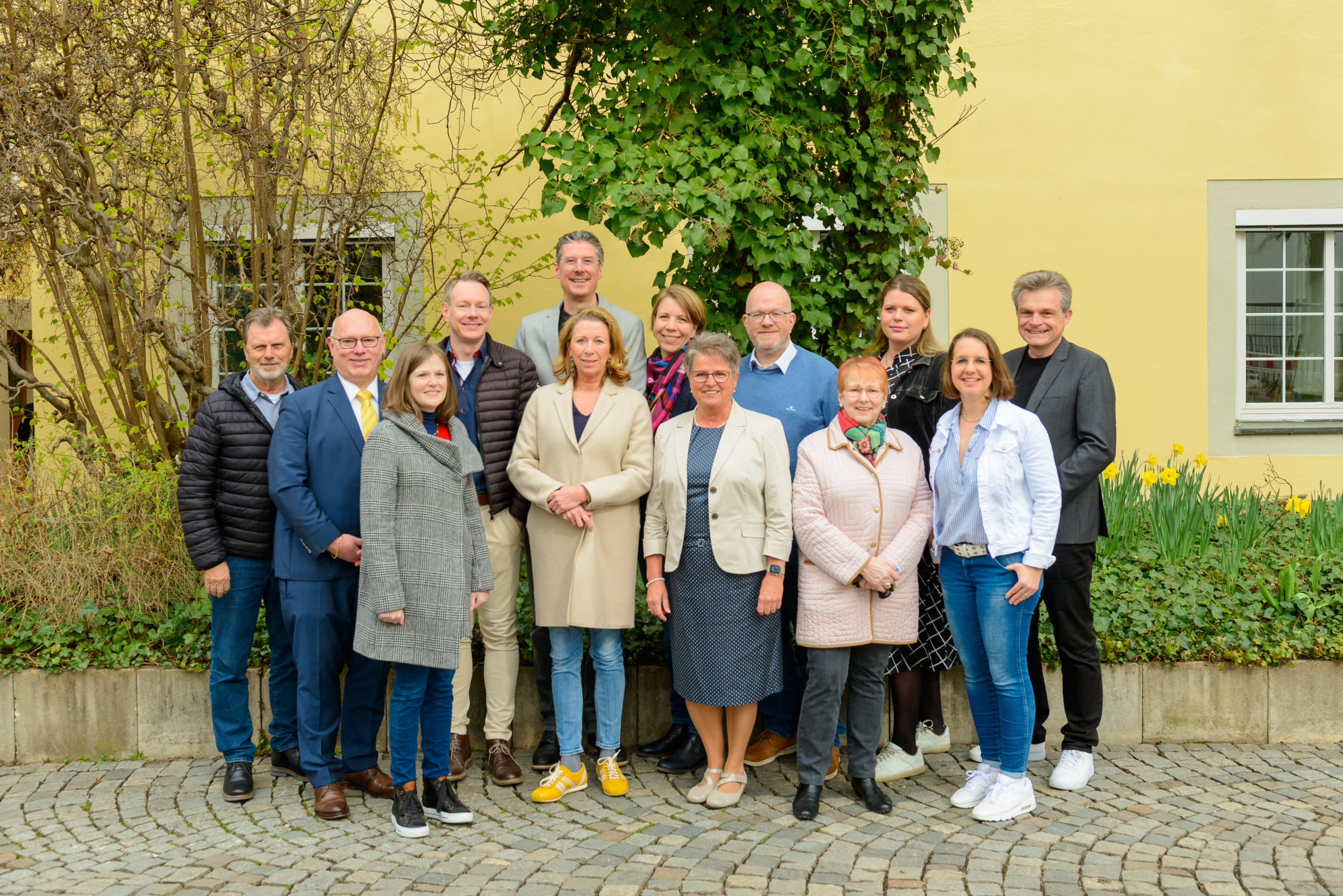 Der Großteil der Kandidatinnen und Kandidaten v.l.n.r.: Dr. Gerhard Seeger, Ronald Kenn-Bese, Laura Gareiss, Sebastian Mannl, Jochen Eisele, Stefanie Knecht, Anne-Katrin Hilger-Wilm, Heidrun Martini, Sebastian Haag, Nora Jordan-Weinberg, Sophie Reischmann, Victoria Hüging, Oliver Martin